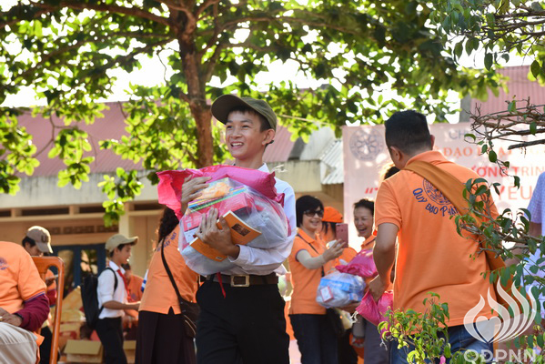 Quỹ Đạo Phật Ngày Nay: Lễ khánh thành “Nhịp cầu yêu thương” và Trao tặng yêu thương cho người khiếm thị, nạn nhân chất độc da cam &amp; Học sinh tại Đắk Lắk (C72d &amp; C107)