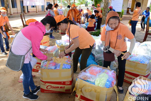 Quỹ Đạo Phật Ngày Nay: Lễ khánh thành “Nhịp cầu yêu thương” và Trao tặng yêu thương cho người khiếm thị, nạn nhân chất độc da cam &amp; Học sinh tại Đắk Lắk (C72d &amp; C107)