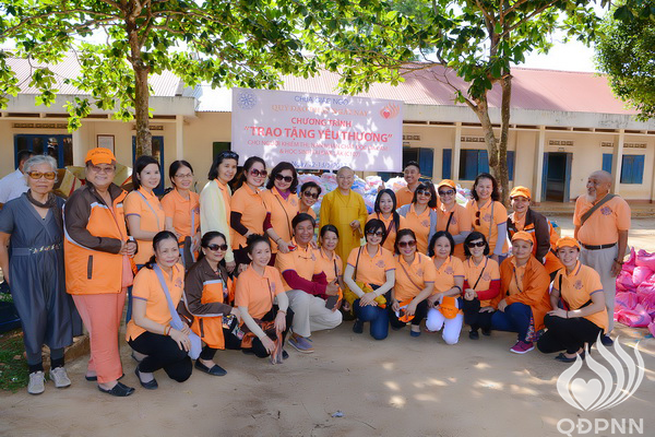 Quỹ Đạo Phật Ngày Nay: Lễ khánh thành “Nhịp cầu yêu thương” và Trao tặng yêu thương cho người khiếm thị, nạn nhân chất độc da cam &amp; Học sinh tại Đắk Lắk (C72d &amp; C107)