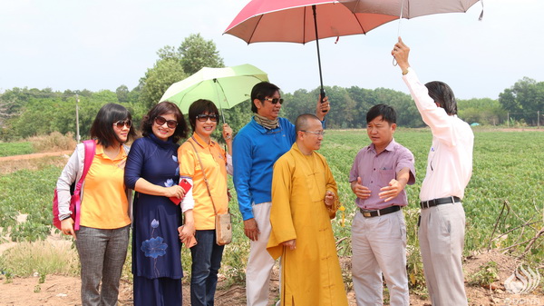 Quỹ Đạo Phật Ngày Nay: Tổng kết chương trình “Trao tặng yêu thương” đợt 2  tại hồ  Dầu Tiếng Tây Ninh (C100)