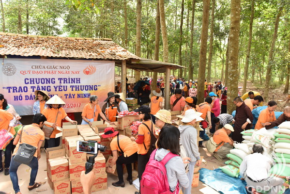 Quỹ Đạo Phật Ngày Nay: Tổng kết chương trình “Trao tặng yêu thương” đợt 2  tại hồ  Dầu Tiếng Tây Ninh (C100)