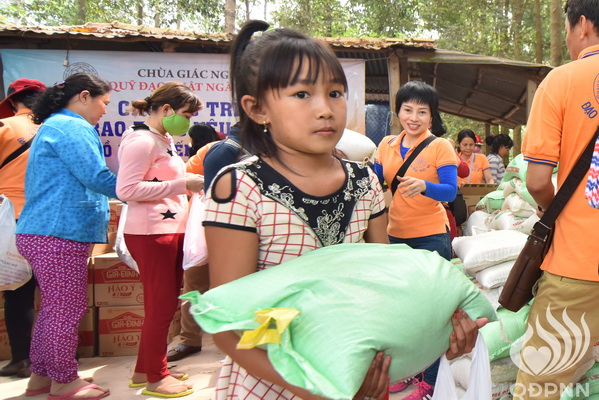 Quỹ Đạo Phật Ngày Nay: Tổng kết chương trình “Trao tặng yêu thương” đợt 2  tại hồ  Dầu Tiếng Tây Ninh (C100)