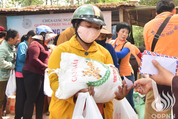 Quỹ Đạo Phật Ngày Nay: Tổng kết chương trình “Trao tặng yêu thương” đợt 2  tại hồ  Dầu Tiếng Tây Ninh (C100)