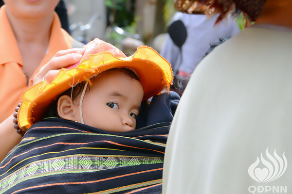 Quỹ Đạo Phật Ngày Nay: Lễ khánh thành “Nhịp cầu yêu thương” và Trao tặng yêu thương cho người khiếm thị, nạn nhân chất độc da cam &amp; Học sinh tại Đắk Lắk (C72d &amp; C107)