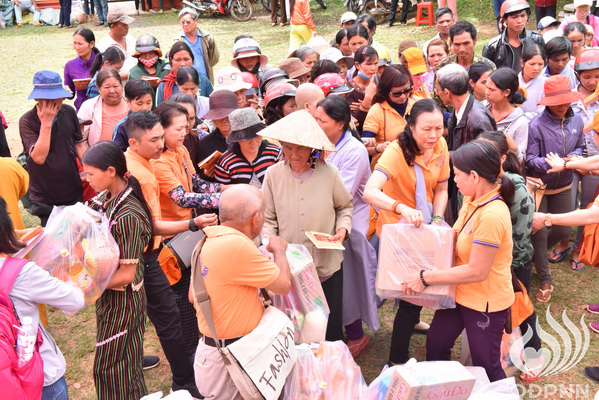 Quỹ Đạo Phật Ngày Nay: Lễ khánh thành “Nhịp cầu yêu thương” và Trao tặng yêu thương cho người khiếm thị, nạn nhân chất độc da cam &amp; Học sinh tại Đắk Lắk (C72d &amp; C107)
