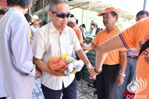 Quỹ Đạo Phật Ngày Nay - Tổng Kết Chương Trình Trao Quà Từ Thiện Và Trao Tặng Học Bổng Cho Học Sinh Nghèo Vượt Khó C101
