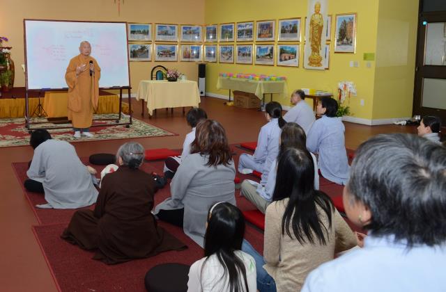Pháp hội Quán Thế Âm và Lễ hoa đăng tại Niệm Phật Đường Fremont,California (Hoa Kỳ)