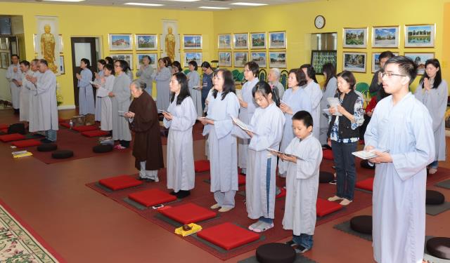 Pháp hội Quán Thế Âm và Lễ hoa đăng tại Niệm Phật Đường Fremont,California (Hoa Kỳ)