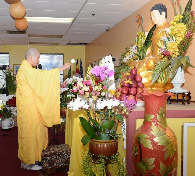 Pháp hội Quán Thế Âm và Lễ hoa đăng tại Niệm Phật Đường Fremont,California (Hoa Kỳ)