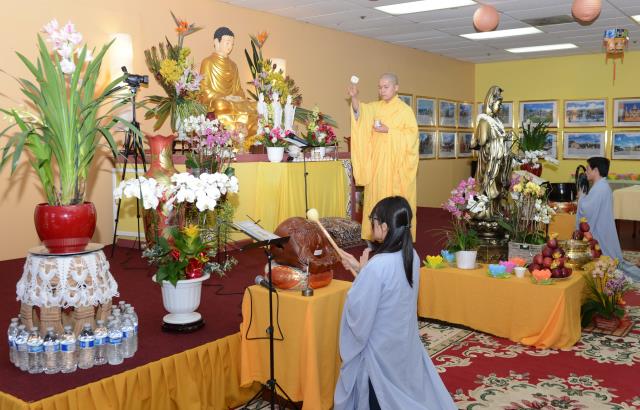 Pháp hội Quán Thế Âm và Lễ hoa đăng tại Niệm Phật Đường Fremont,California (Hoa Kỳ)