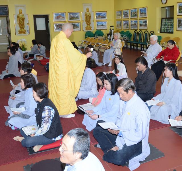 Pháp hội Quán Thế Âm và Lễ hoa đăng tại Niệm Phật Đường Fremont,California (Hoa Kỳ)