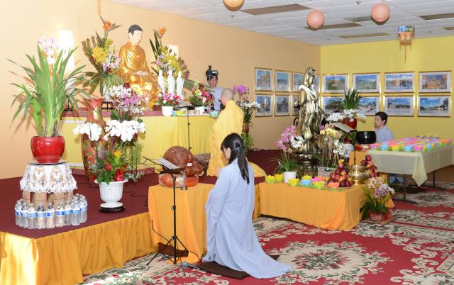 Pháp hội Quán Thế Âm và Lễ hoa đăng tại Niệm Phật Đường Fremont,California (Hoa Kỳ)