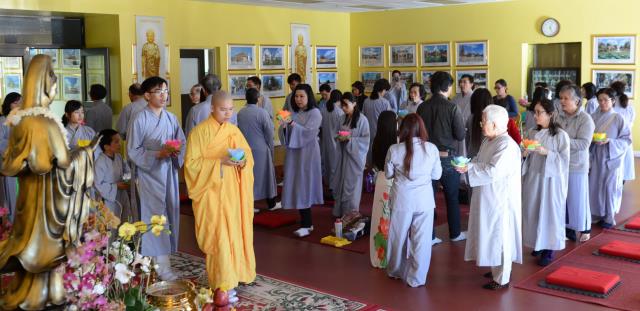 Pháp hội Quán Thế Âm và Lễ hoa đăng tại Niệm Phật Đường Fremont,California (Hoa Kỳ)
