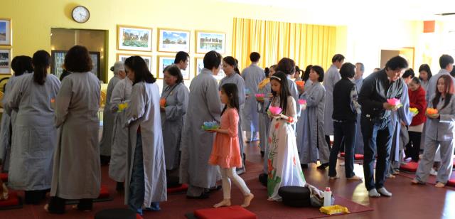 Pháp hội Quán Thế Âm và Lễ hoa đăng tại Niệm Phật Đường Fremont,California (Hoa Kỳ)