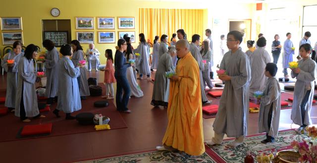 Pháp hội Quán Thế Âm và Lễ hoa đăng tại Niệm Phật Đường Fremont,California (Hoa Kỳ)