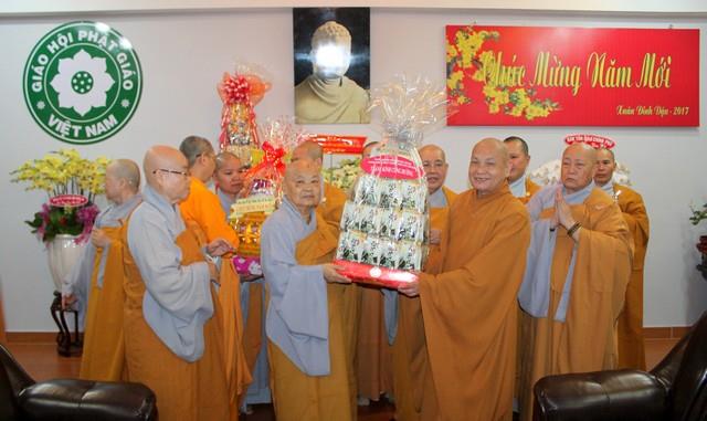 TP.Hồ Chí Minh: Phân ban Ni giới Trung Ương chúc tết lãnh đạo GHPGVN và các cấp chính quyền