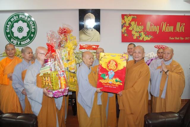 TP.Hồ Chí Minh: Phân ban Ni giới Trung Ương chúc tết lãnh đạo GHPGVN và các cấp chính quyền
