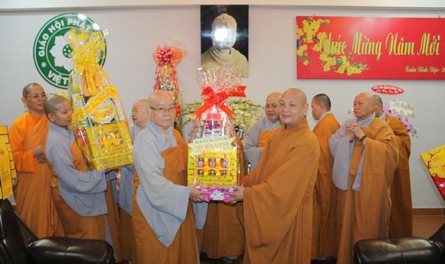 TP.Hồ Chí Minh: Phân ban Ni giới Trung Ương chúc tết lãnh đạo GHPGVN và các cấp chính quyền