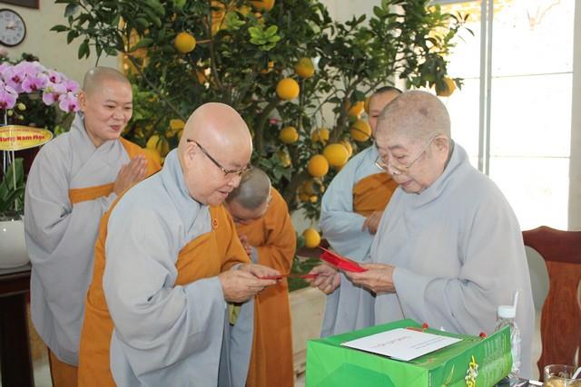 TP.Hồ Chí Minh: Phân ban Ni giới Trung Ương chúc tết lãnh đạo GHPGVN và các cấp chính quyền