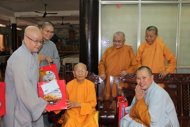 TP.Hồ Chí Minh: Phân ban Ni giới Trung Ương chúc tết lãnh đạo GHPGVN và các cấp chính quyền