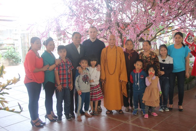 Thái Bình: Chùm ảnh không khí vui Tết xuân Đinh Dậu - chùa Từ Xuyên