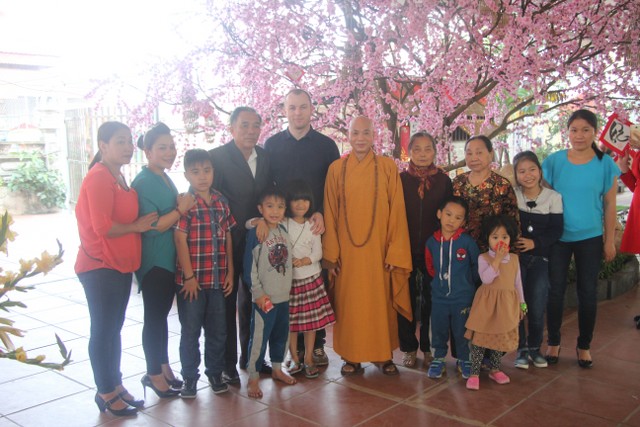 Thái Bình: Chùm ảnh không khí vui Tết xuân Đinh Dậu - chùa Từ Xuyên