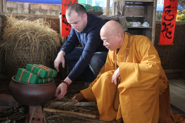 Thái Bình: Chùm ảnh không khí vui Tết xuân Đinh Dậu - chùa Từ Xuyên