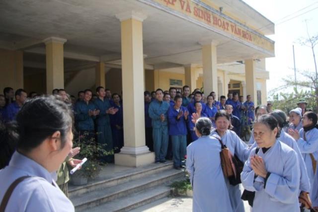 Thái Bình : Chùa Từ Xuyên Tặng Qùa Và Chia Sẽ Phật Pháp Cho Các Trại Viên Tại Trung Tâm Cai Nghiện Ma Túy Và Chăm Sóc Đối Tượng Xã Hội Tỉnh Thái Bình