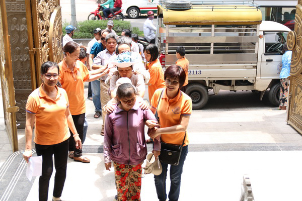 Quỹ Đạo Phật Ngày Nay - Tổng Kết Chương Trình  Trao Tặng Yêu Thương Cho Người Khiếm Thị C104