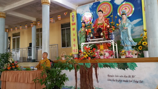 Thượng tọa Thích Nhật Từ thuyết giảng tại Khánh Hòa.