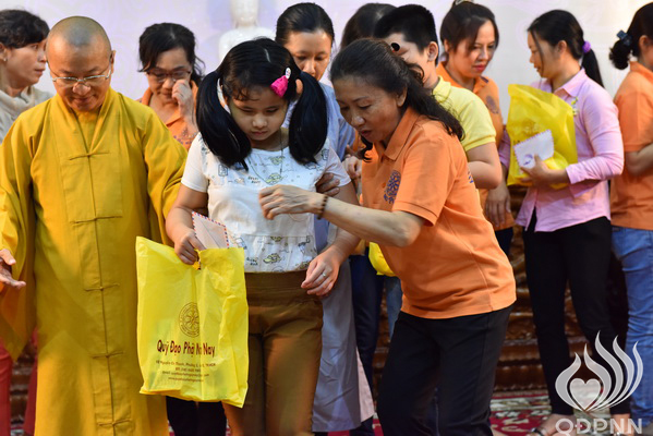 Quỹ Đạo Phật Ngày Nay - Tổng Kết Chương Trình  Trao Tặng Yêu Thương Cho Người Khiếm Thị C104