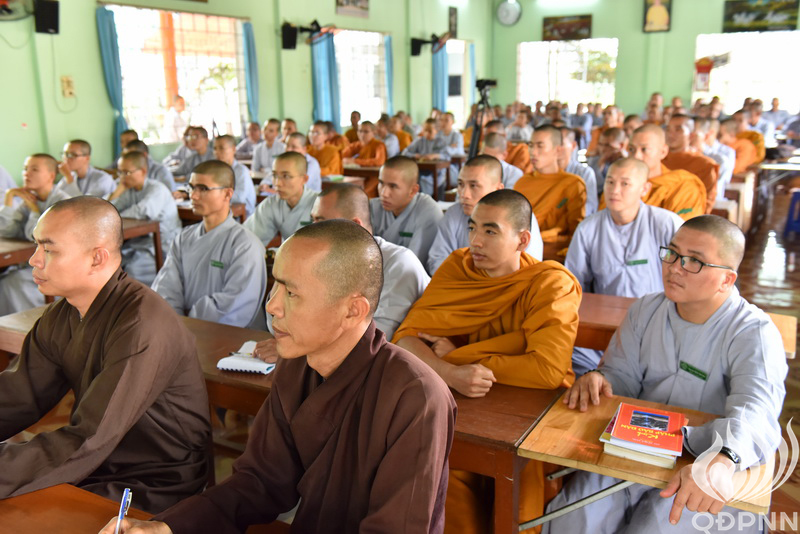 Quỹ Đạo Phật Ngày Nay Cúng Dường Tăng Ni Tại Trường Trung Cấp Phật Học Tại Vĩnh Long (C98)