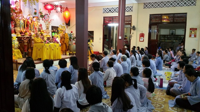 Thượng tọa Thích Nhật Từ thuyết giảng tại Khánh Hòa.