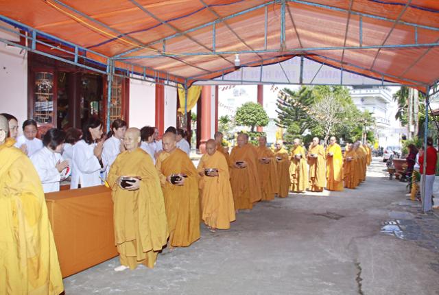 Sinh Hoạt Ngày Đầu Khoá Tu Ni Giới Khất Sĩ Lần Thứ 26