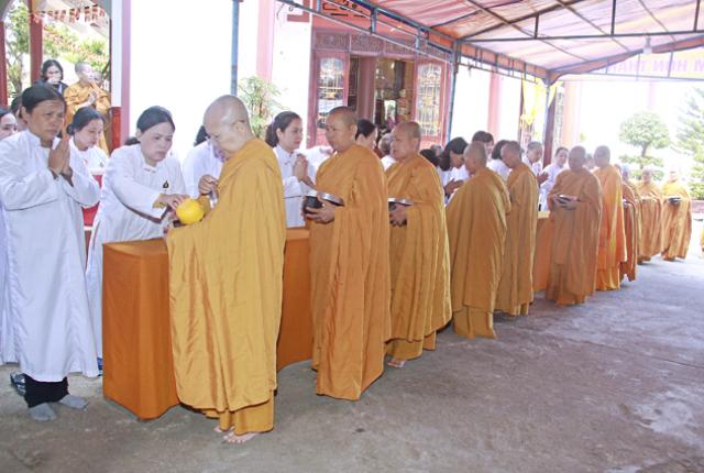 Sinh Hoạt Ngày Đầu Khoá Tu Ni Giới Khất Sĩ Lần Thứ 26