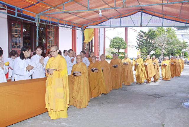 Sinh Hoạt Ngày Đầu Khoá Tu Ni Giới Khất Sĩ Lần Thứ 26