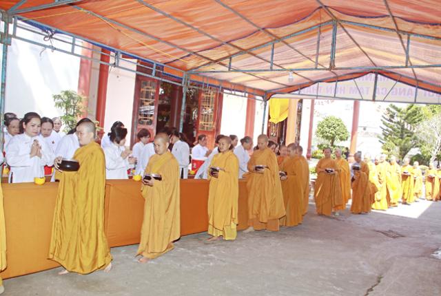 Sinh Hoạt Ngày Đầu Khoá Tu Ni Giới Khất Sĩ Lần Thứ 26