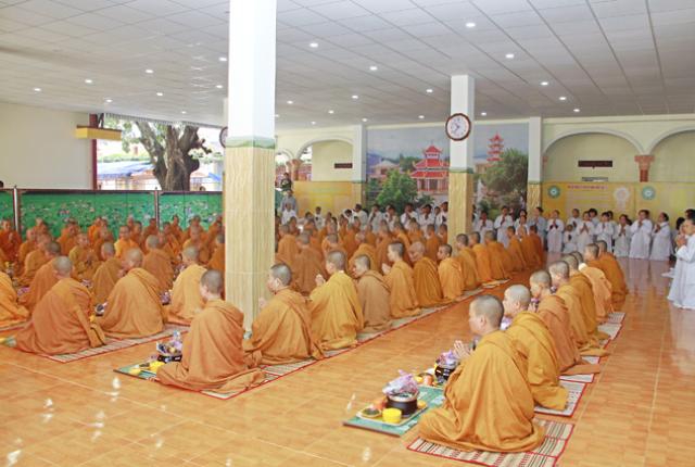Sinh Hoạt Ngày Đầu Khoá Tu Ni Giới Khất Sĩ Lần Thứ 26