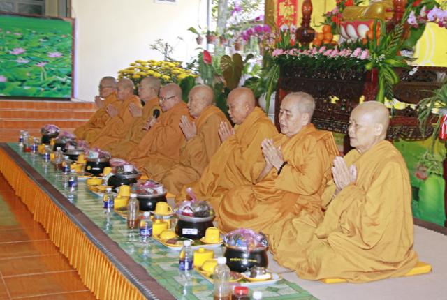 Sinh Hoạt Ngày Đầu Khoá Tu Ni Giới Khất Sĩ Lần Thứ 26