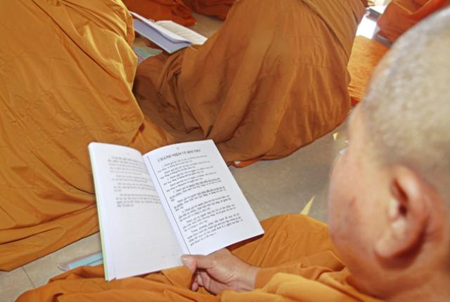 Sinh Hoạt Ngày Đầu Khoá Tu Ni Giới Khất Sĩ Lần Thứ 26