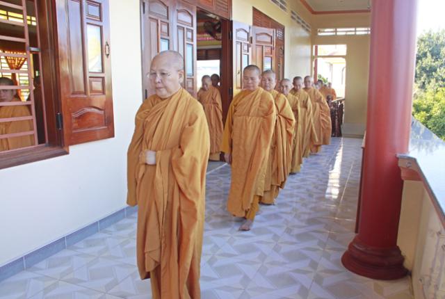 Sinh Hoạt Ngày Đầu Khoá Tu Ni Giới Khất Sĩ Lần Thứ 26