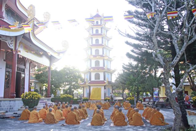 Sinh Hoạt Ngày Đầu Khoá Tu Ni Giới Khất Sĩ Lần Thứ 26