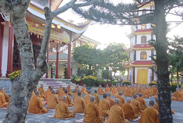 Sinh Hoạt Ngày Đầu Khoá Tu Ni Giới Khất Sĩ Lần Thứ 26