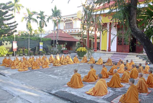 Sinh Hoạt Ngày Đầu Khoá Tu Ni Giới Khất Sĩ Lần Thứ 26