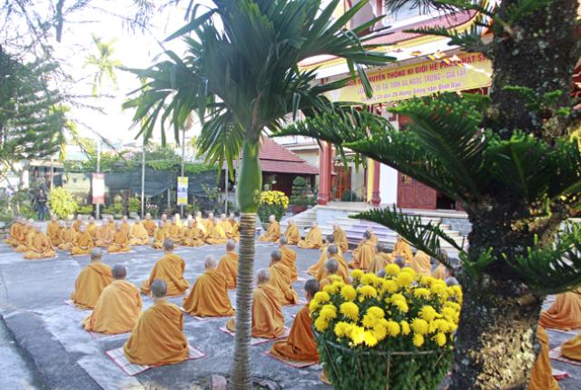 Sinh Hoạt Ngày Đầu Khoá Tu Ni Giới Khất Sĩ Lần Thứ 26