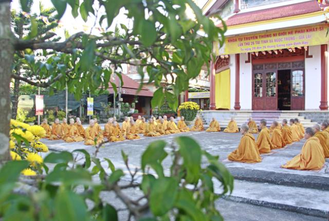 Sinh Hoạt Ngày Đầu Khoá Tu Ni Giới Khất Sĩ Lần Thứ 26