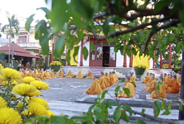 Sinh Hoạt Ngày Đầu Khoá Tu Ni Giới Khất Sĩ Lần Thứ 26