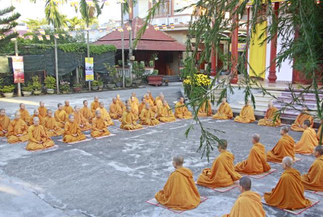 Sinh Hoạt Ngày Đầu Khoá Tu Ni Giới Khất Sĩ Lần Thứ 26