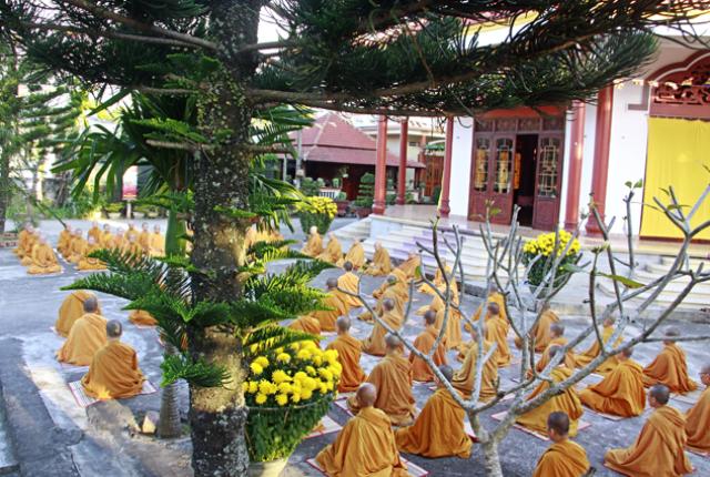 Sinh Hoạt Ngày Đầu Khoá Tu Ni Giới Khất Sĩ Lần Thứ 26