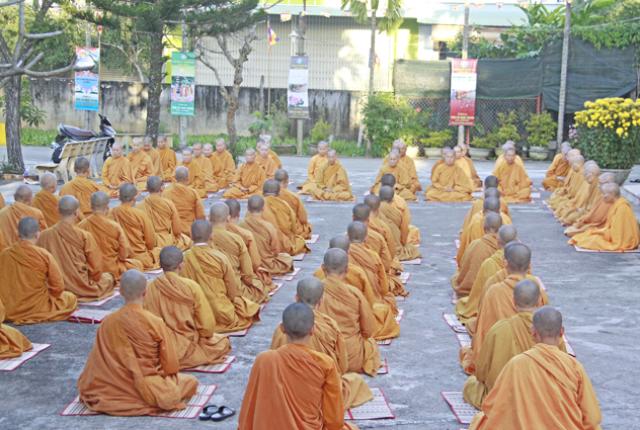 Sinh Hoạt Ngày Đầu Khoá Tu Ni Giới Khất Sĩ Lần Thứ 26